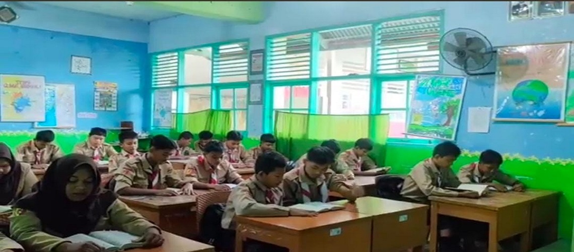 Pengaruh Pembiasaan Baca Al-Qur'an Sebelum PBM Terhadap Pembentukan Karakter Siswa di MTsN 1 Padang